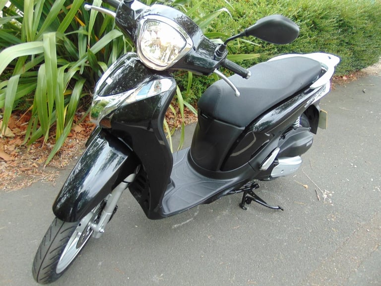 Honda ANC 125 F SH125 Automatic Scooter 2016 very low miles little used from new