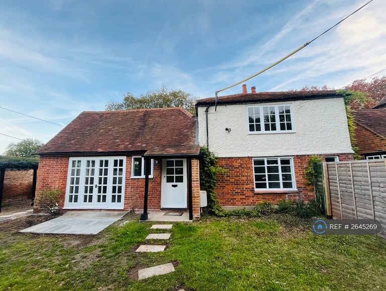 2 bedroom house in Common Road, Eton Wick, Windsor, SL4 (2 bed) (#2645269)
