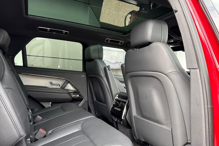 2025 Land Rover Range Rover Sport 3.0 D300 Dynamic SE 5dr Auto ESTATE DIESEL Automatic
