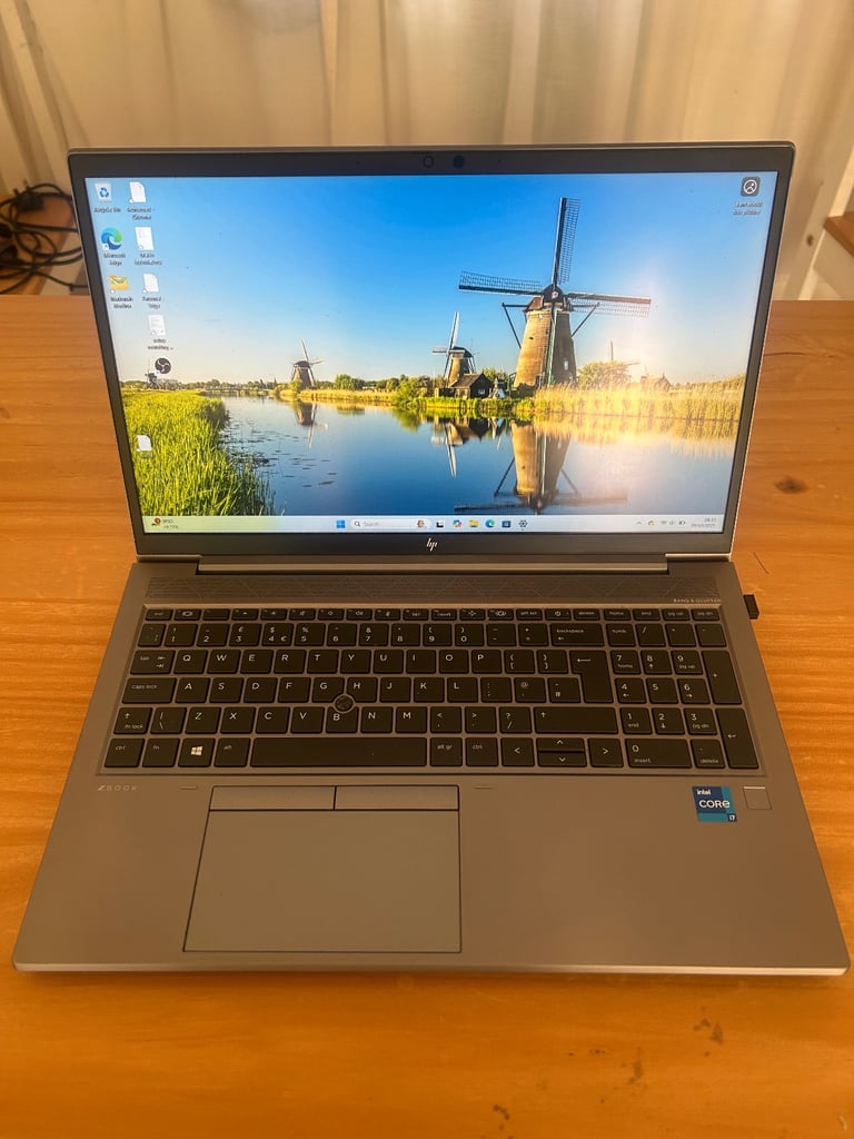 HP ZBOOK FireFly 15 - Powerful for Video Editing Streaming