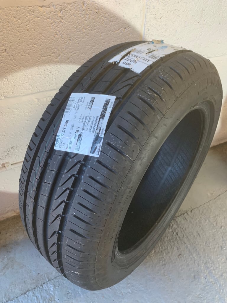 225 55 17 NEW Cooper Zeon CS8 Tyre