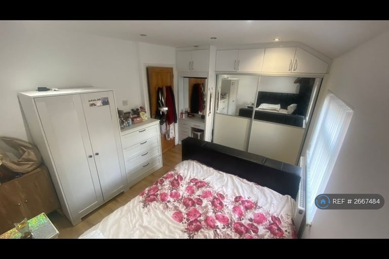 2 bedroom house in Nelson Close, Uxbridge, UB10 (2 bed) (#2667484)