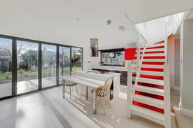 image for 5 bedroom house in Covington Way, London, SW16
