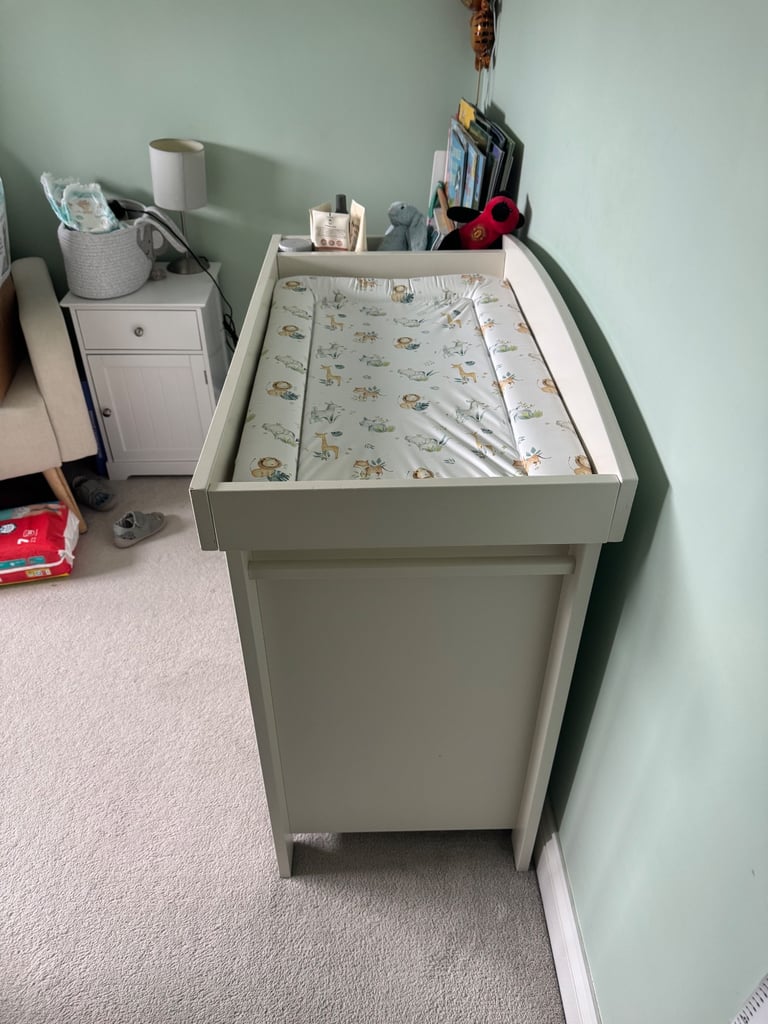 Mamas & Papas Mia Wardrobe & Chest of Drawers