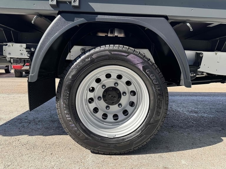  Ford Transit TDCI 130ps 350 DRW L4 Lwb 4.2 Metre Dropside with 12 Screen, A/C, Twin Rea Dropside...