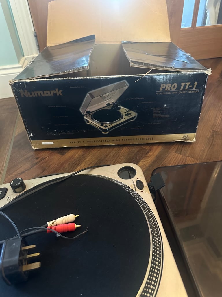 Numark Pro TT-2 professional direct drive turntable 