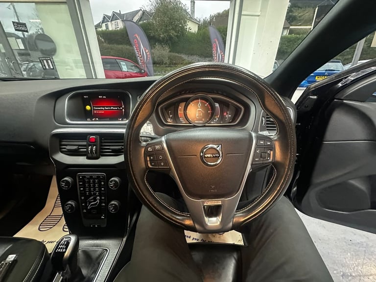 VOLVO V40 2.0 R-Design D3 2017