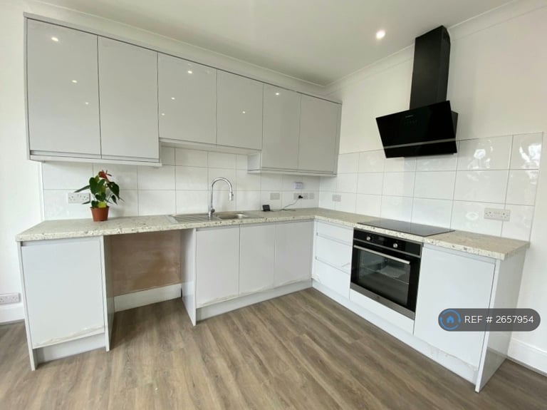 2 bedroom flat in Stewart Road, Bournemouth, BH8 (2 bed) (#2657954)