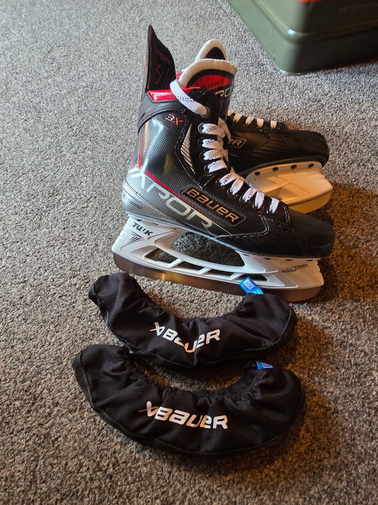 Bauer Ice Hockey Skates with Bauer covers, lace puller and bag.