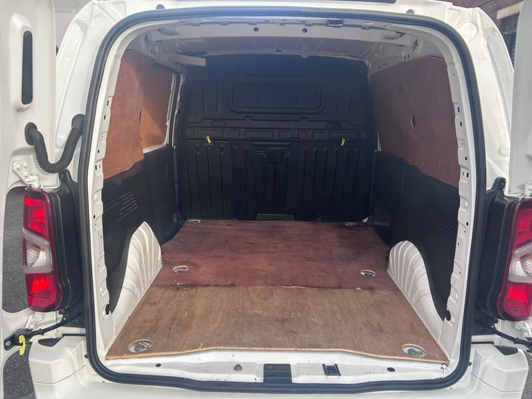 2021 Vauxhall Combo 2300 1.5 Turbo D 100ps H1 Sportive Van PANEL VAN Diesel Manual