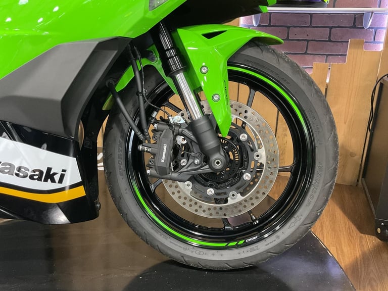 Kawasaki Ninja ZX-4RR 2025 with just 253 Miles! One Owner! FREE UK DELIVERY!