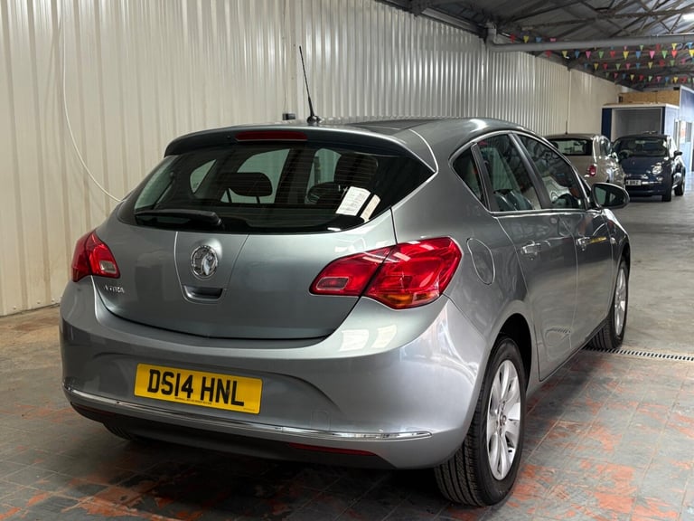 2014 Vauxhall Astra 1.4 16v Design Euro 5 5dr HATCHBACK Petrol Manual