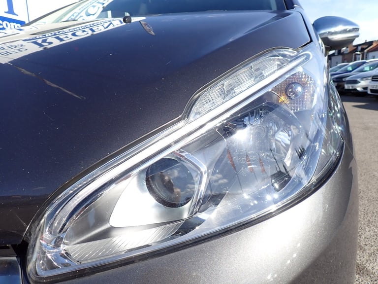 2019 Peugeot 208 1.2 PureTech Signature Hatchback 5dr Petrol Manual Euro 6