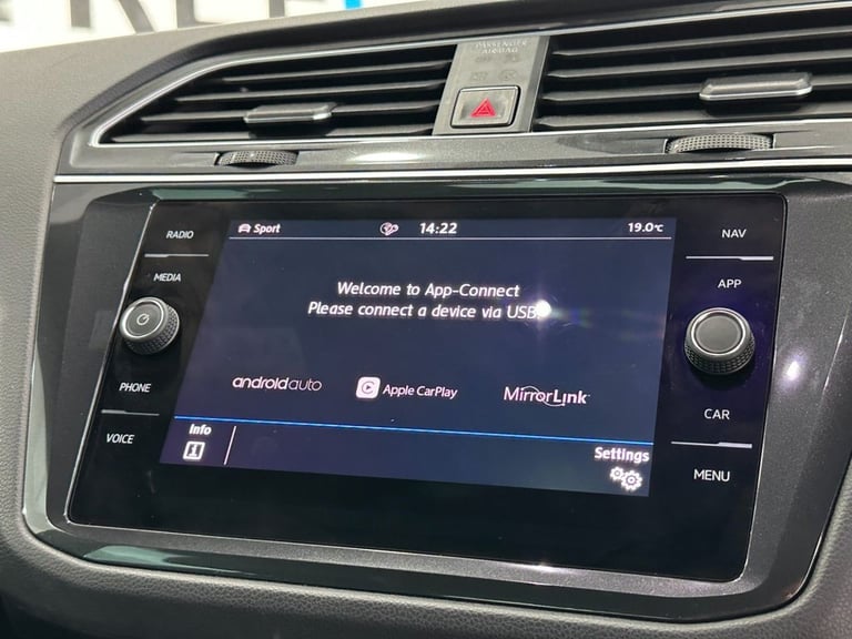2018 Volkswagen Tiguan 2.0 TDI R-Line SUV 5dr Diesel DSG Euro 6 (s/s) (150 ps) ESTATE Diesel Auto...