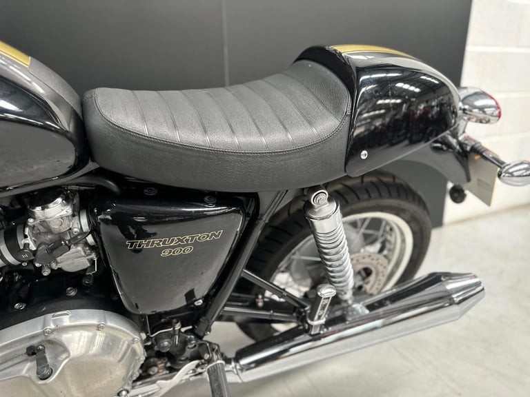 STUNNING LOW MILEAGE 2015/15 TRIUMPH THRUXTON MOTORCYCLE 