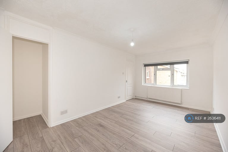 2 bedroom flat in Markhams Chase, Basildon, SS15 (2 bed) (#2636411)