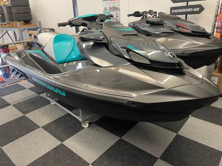 Sea-Doo GTR 230 — Eclipse Black / Reef Blue