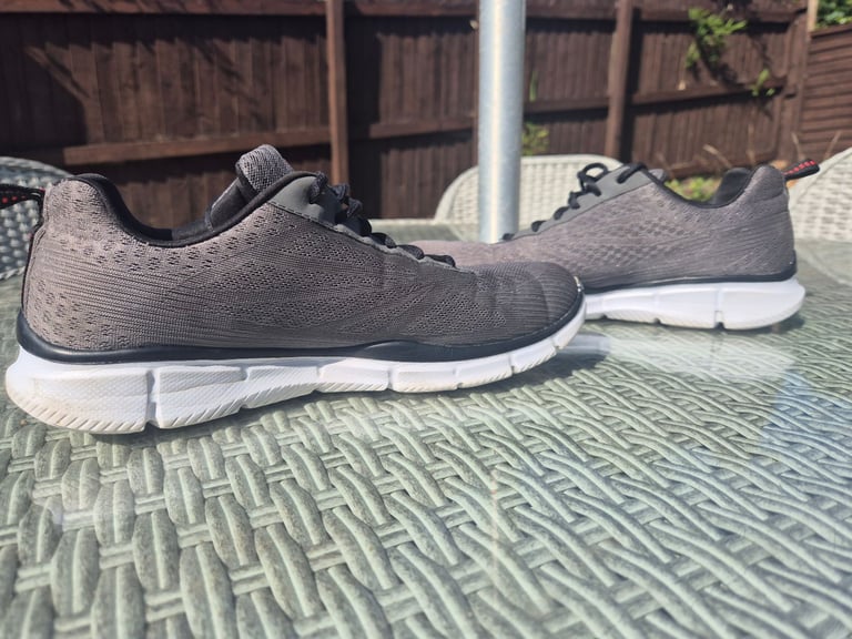 Sketchers trainers