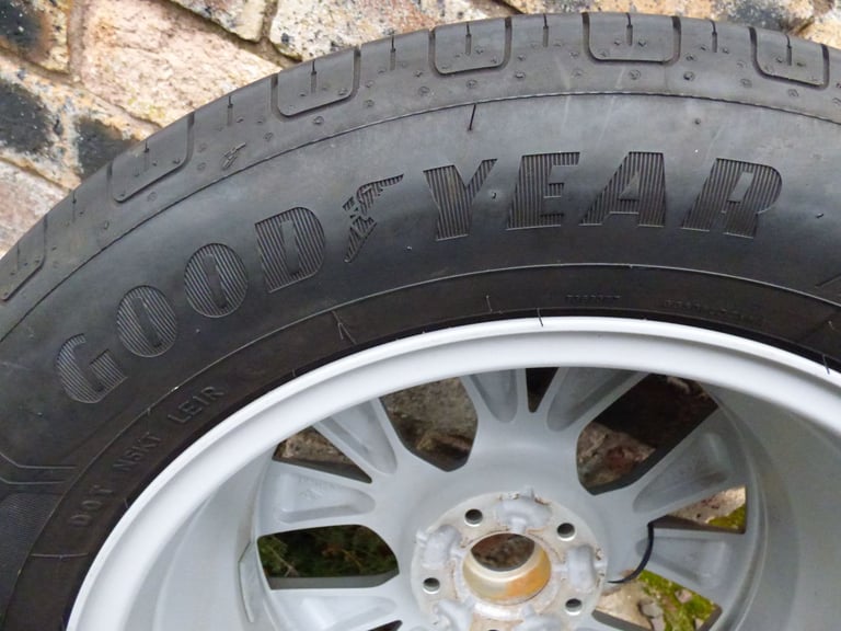 Good Year 215/60 R17 (96H) wheel for Captor Mk2 Iconic 1.3 TCE