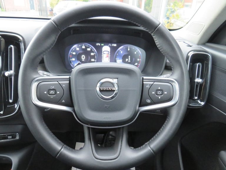 2020 Volvo XC40 2.0 D4 Inscription SUV 5dr Diesel Auto AWD Euro 6 (s/s) (190 ps) ESTATE Diesel Au...