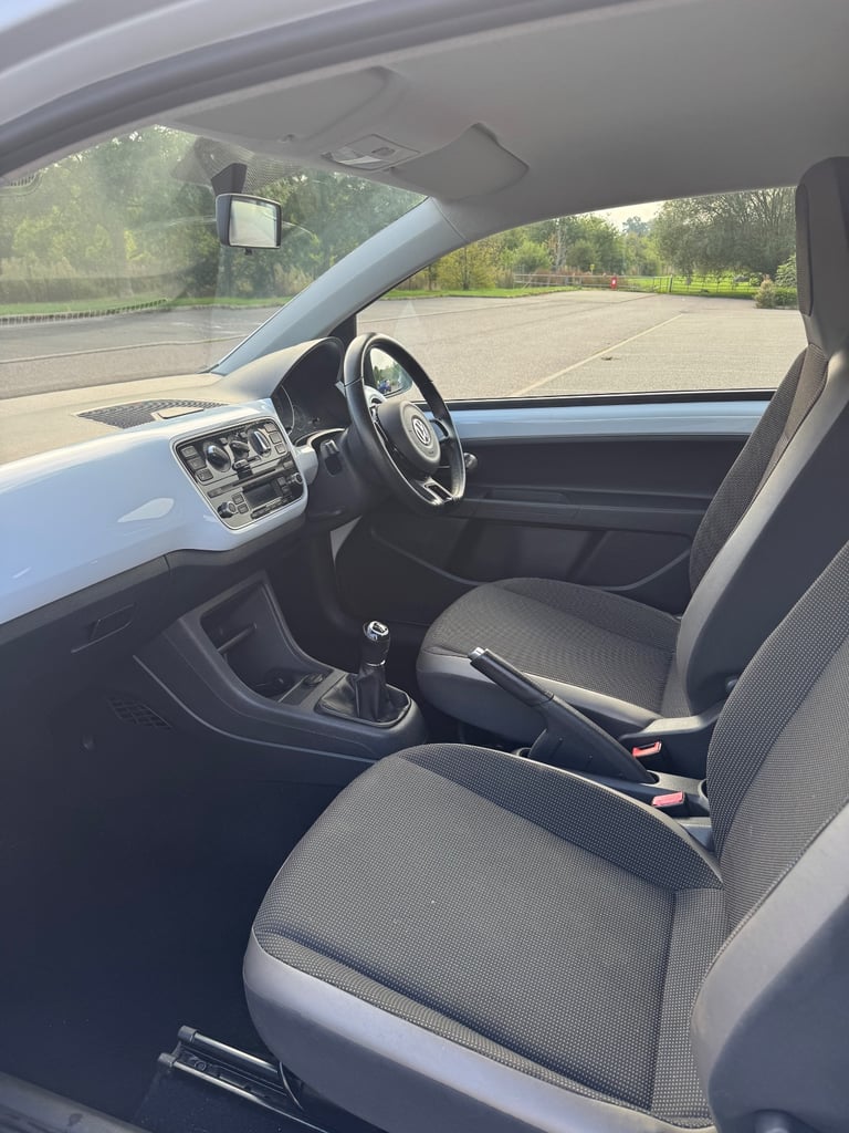 Volkswagen, UP, Hatchback, 2013, Manual, 999 (cc), 3 doors