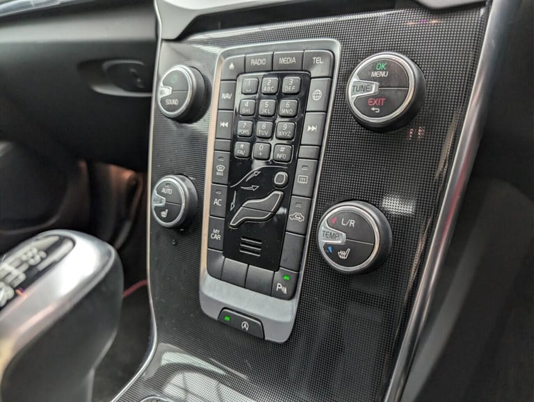 2017 Volvo V40 2.0 T2 Momentum Nav Plus Hatchback 5dr Petrol Manual Euro 6 (s/s) (122 ps)  HATCHB...