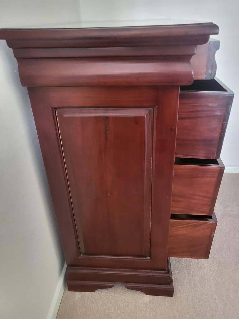 French mahogany chest of drawers 