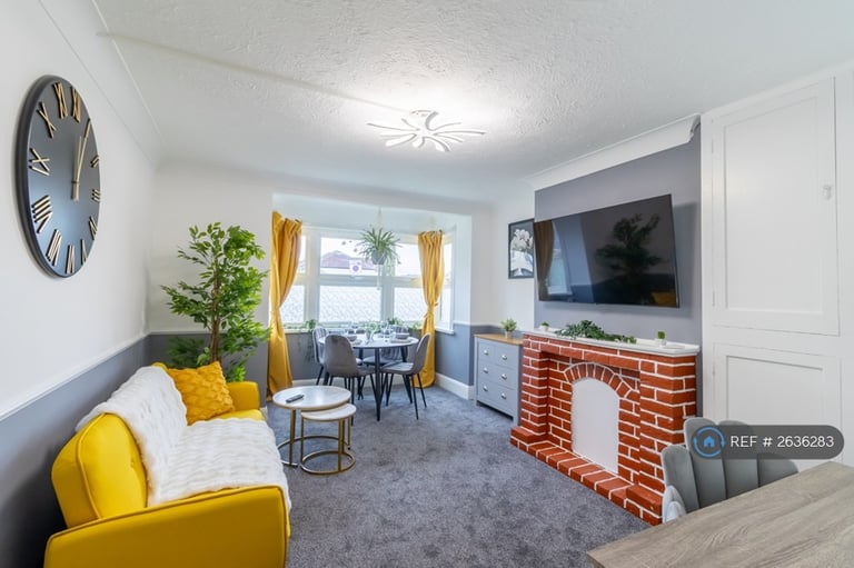 2 bedroom house in West Court, Southsea, PO4 (2 bed) (#2636283)