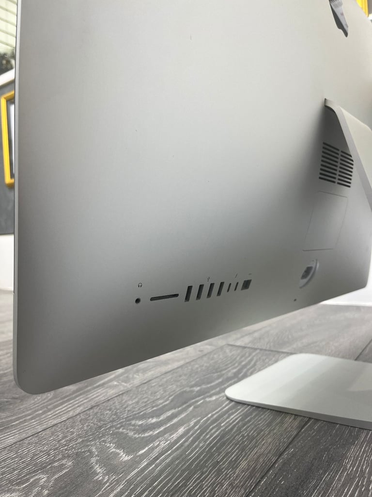 Apple iMac 5k Retina 27 inch | 6 Core i5 3.7GHz 72GB Ram 2TB SSD Logic Waves 14 iZoTope Advance