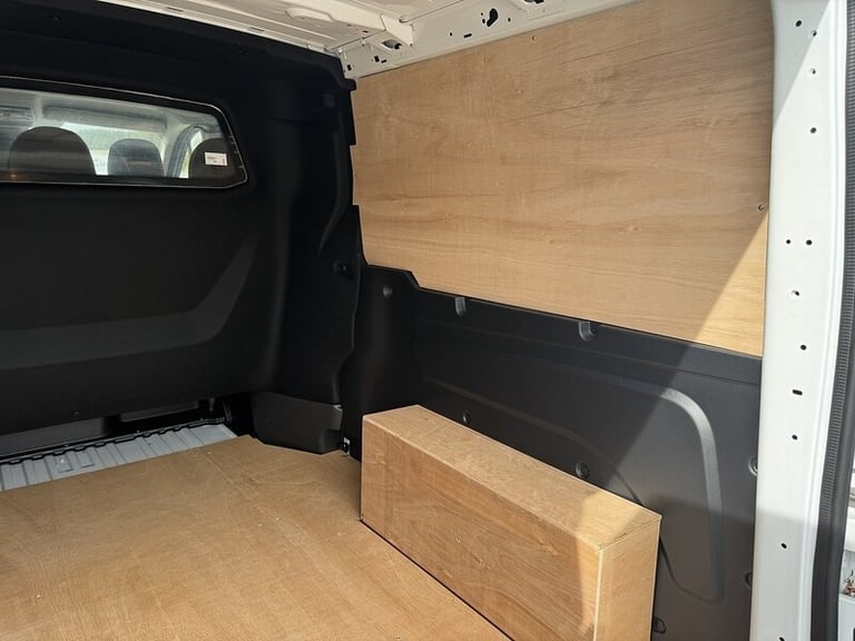 2025 Renault Trafic 130ps LL30 130 Advance 6 Seat with Air Con, Cruise, Rear Sensors &amp; Delive...