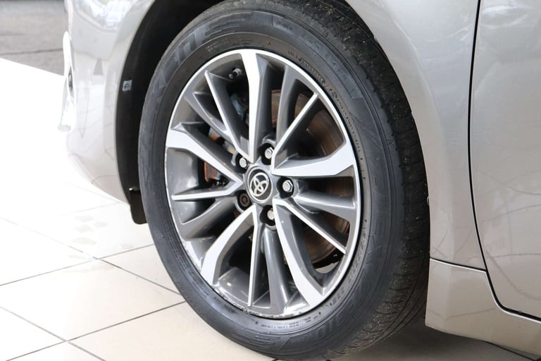 2017 Toyota Avensis 2.0 Avensis Business Edition+ D-4D 4dr Saloon Diesel Manual