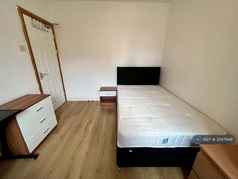 1 bedroom in Western Street, Swansea, SA1 (#2547949)