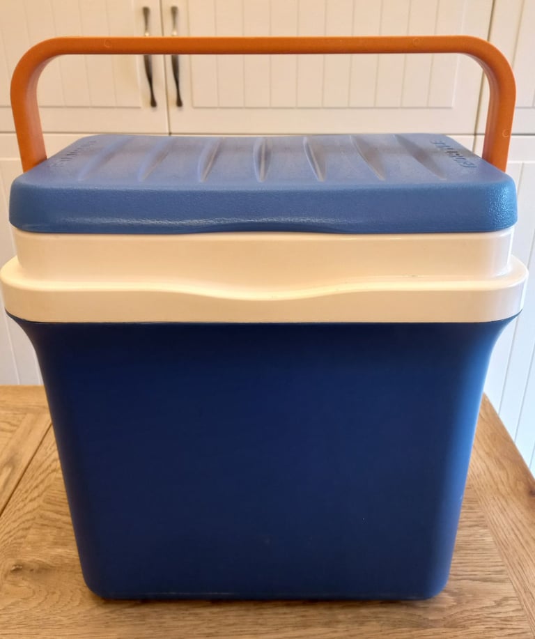 image for LARGE COOL BOX-30L