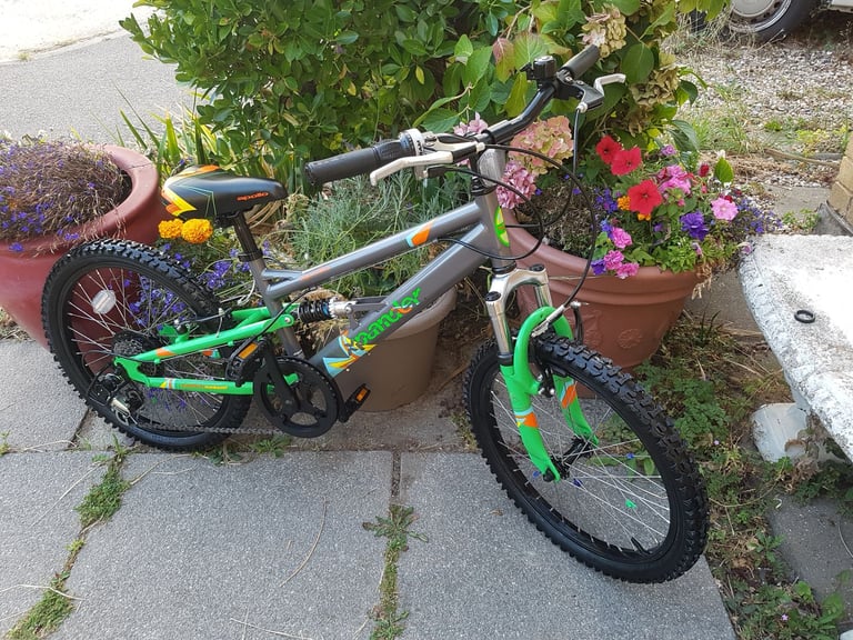 BOYS 20" WHEEL BIKE IN GOOD CLEAN WORKING CONDITION AGE 7+