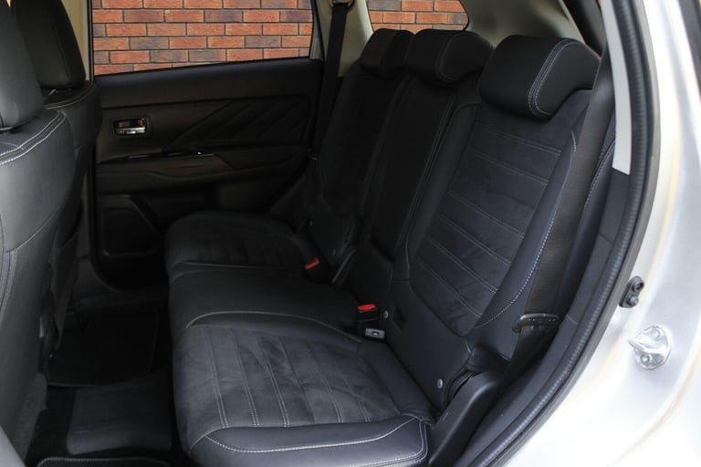 2017 Mitsubishi Outlander 2.0h 12kWh Juro CVT 4WD Euro 6 (s/s) 5dr ESTATE Petrol/Electric Hybrid ...