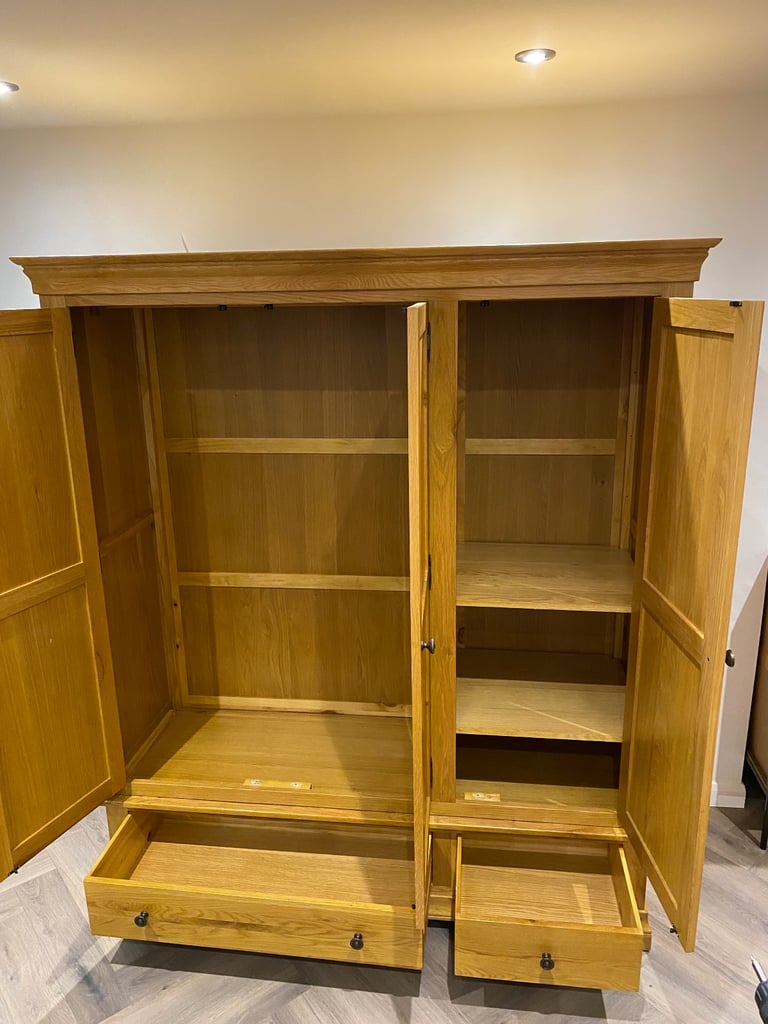 Oak farmhouse Triple Wardrobe 