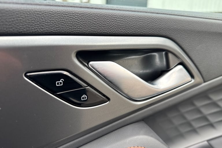 2025 MG MG HS 106287 Hatchback Petrol Automatic