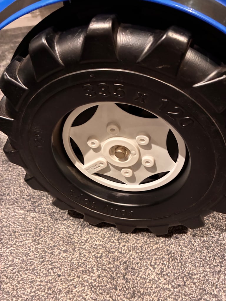 Ride on New Holland T7 Tractor