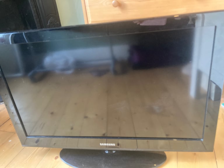 image for Samsung Telly-not smart but works 