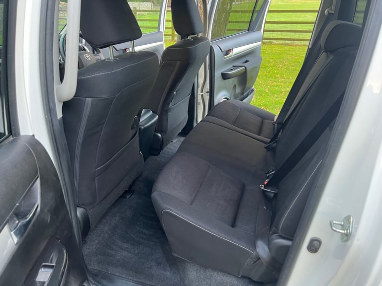 TOYOTA HILUX 2.4 D-4D 150PS ICON AUTOMATIC 4X4 UTILITY PICKUP 73 29,700 MILES