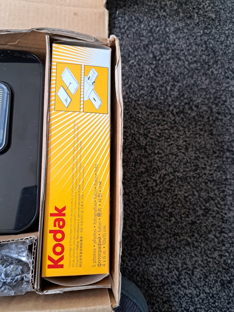 Kodak G610  camera and docking station