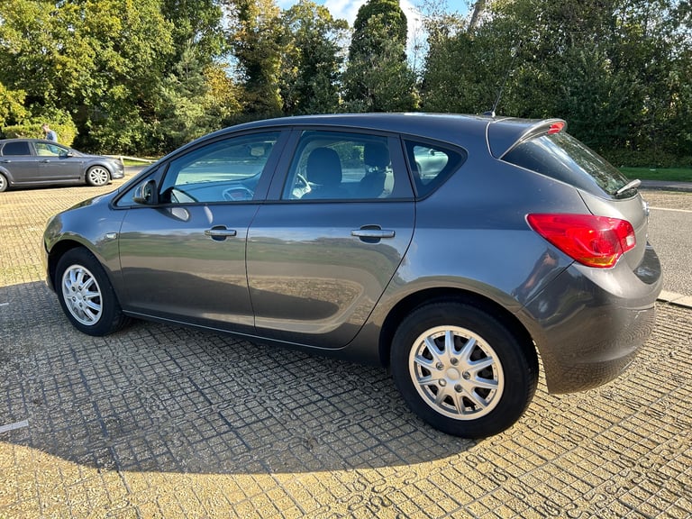 Vauxhall, ASTRA, Hatchback, 2012, Manual, 1398 (cc),5 doors - Image 3