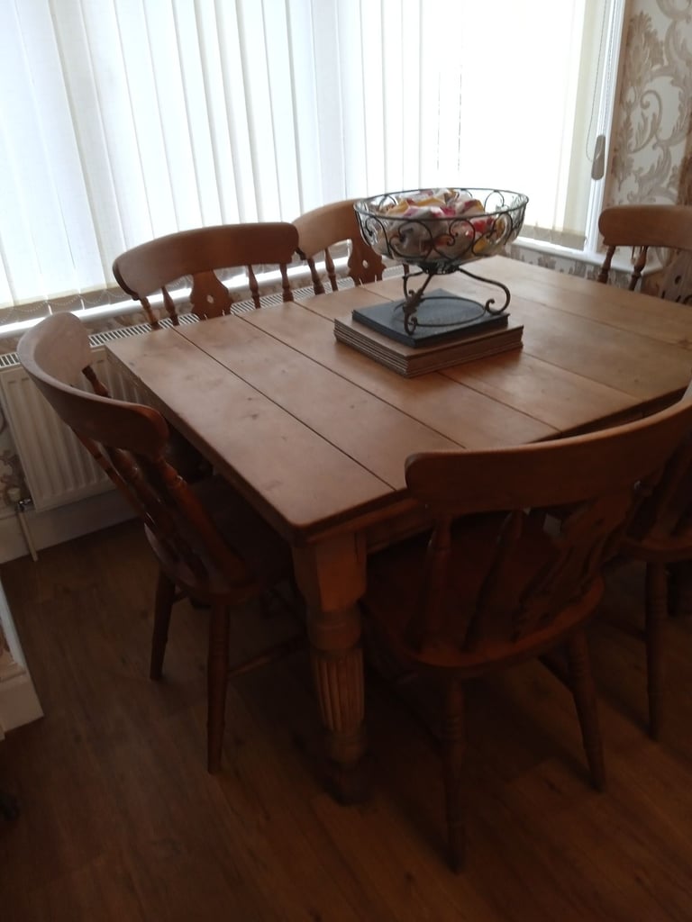 PINE FARMHOUSE TABLE AND 6 BEECH FIDDLE BACK CHAIRS