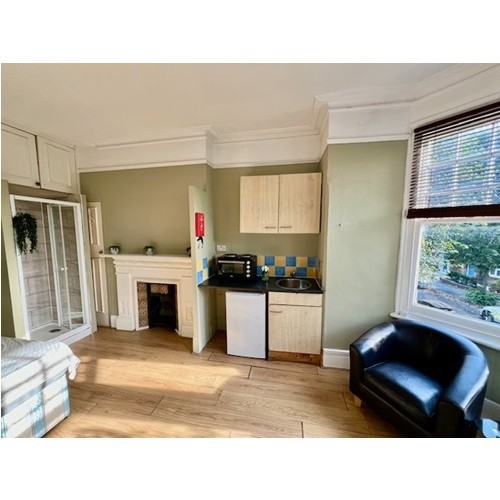 Double Semi-Studio in Ravenscroft Road, Chiswick Park, W4 5EQ ***All Utility Bills Inc***