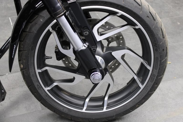 2021 Harley-Davidson FLSB Softail Sport Glide in Vivid Black