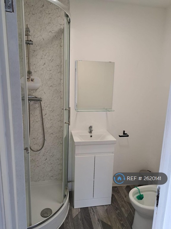 Studio flat in Crown Lane, London, N14 (#2620141)