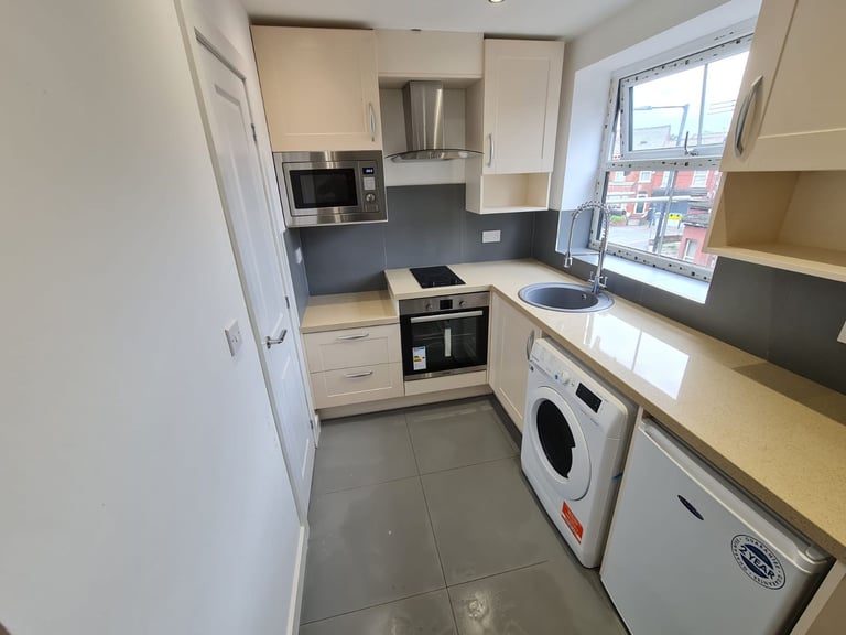 Studio Flat Available Bills Included-Withington-M20