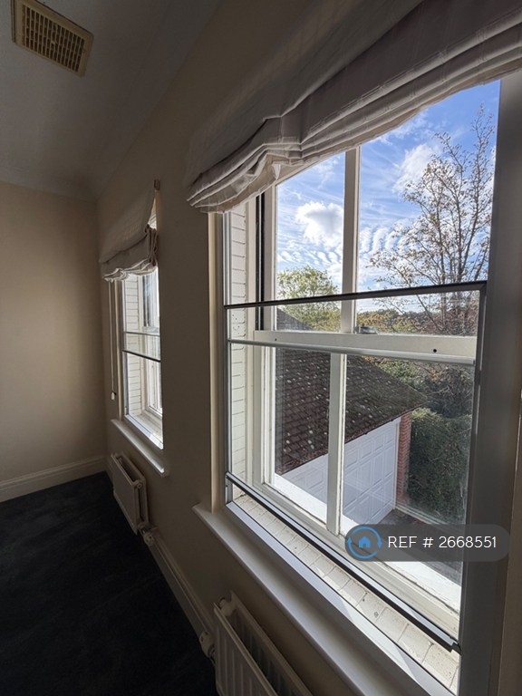 5 bedroom house in Queens Acre, Windsor, SL4 (5 bed) (#2668551)