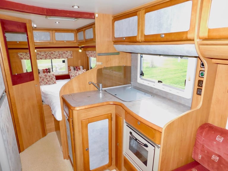 RAPIDO 786F Fiat 2.8 Jtd 4 Berth with Fixed Rear French DOUBLE BED for Sale