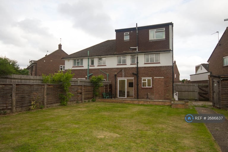 6 bedroom house in Lodge Close, Uxbridge, UB8 (6 bed) (#2686837)